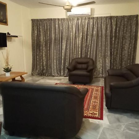 Aiman Homestay Порт-Диксон Экстерьер фото