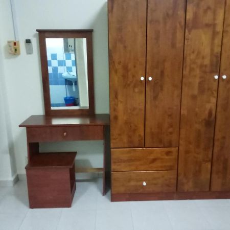 Aiman Homestay Порт-Диксон Экстерьер фото