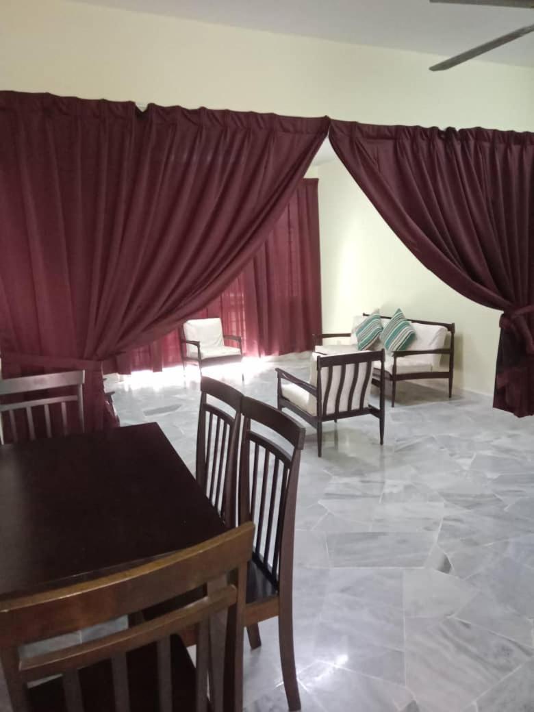 Aiman Homestay Порт-Диксон Экстерьер фото