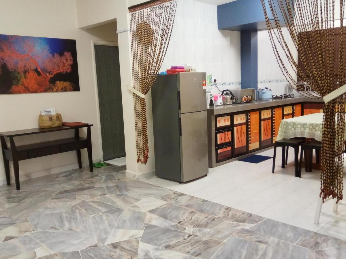Aiman Homestay Порт-Диксон Экстерьер фото
