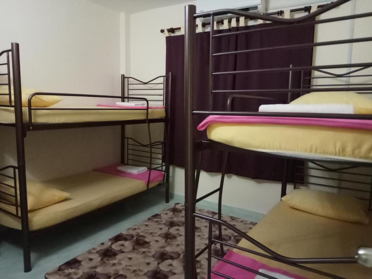 Aiman Homestay Порт-Диксон Экстерьер фото
