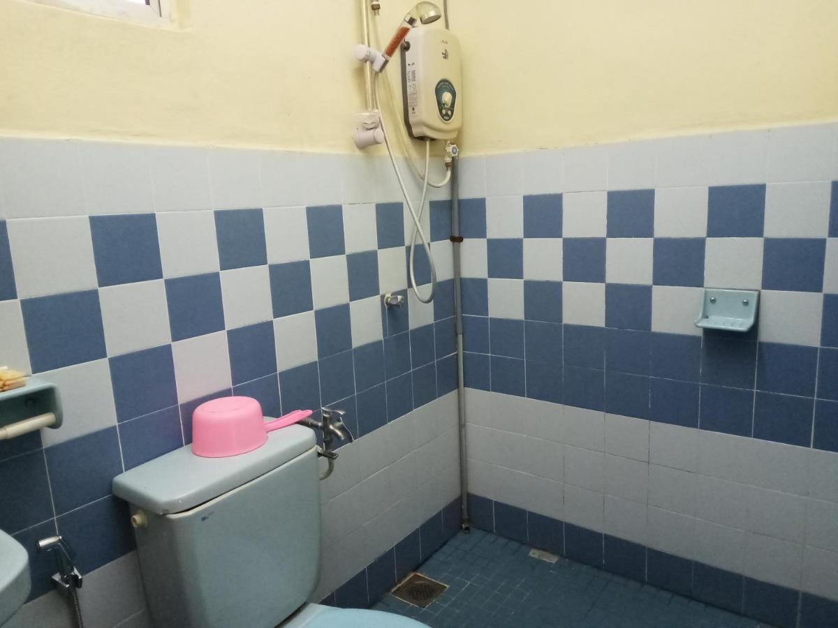 Aiman Homestay Порт-Диксон Экстерьер фото