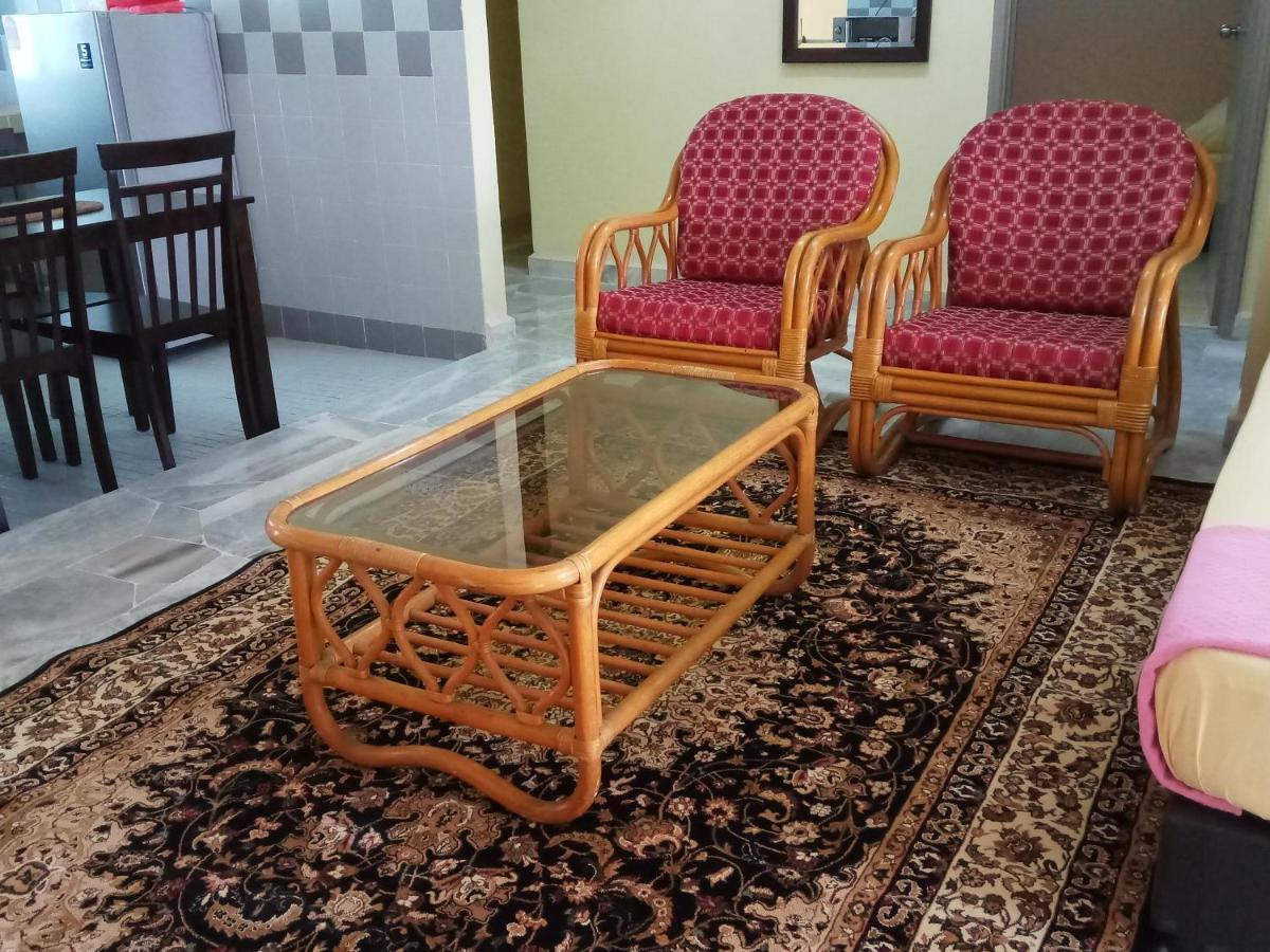 Aiman Homestay Порт-Диксон Экстерьер фото