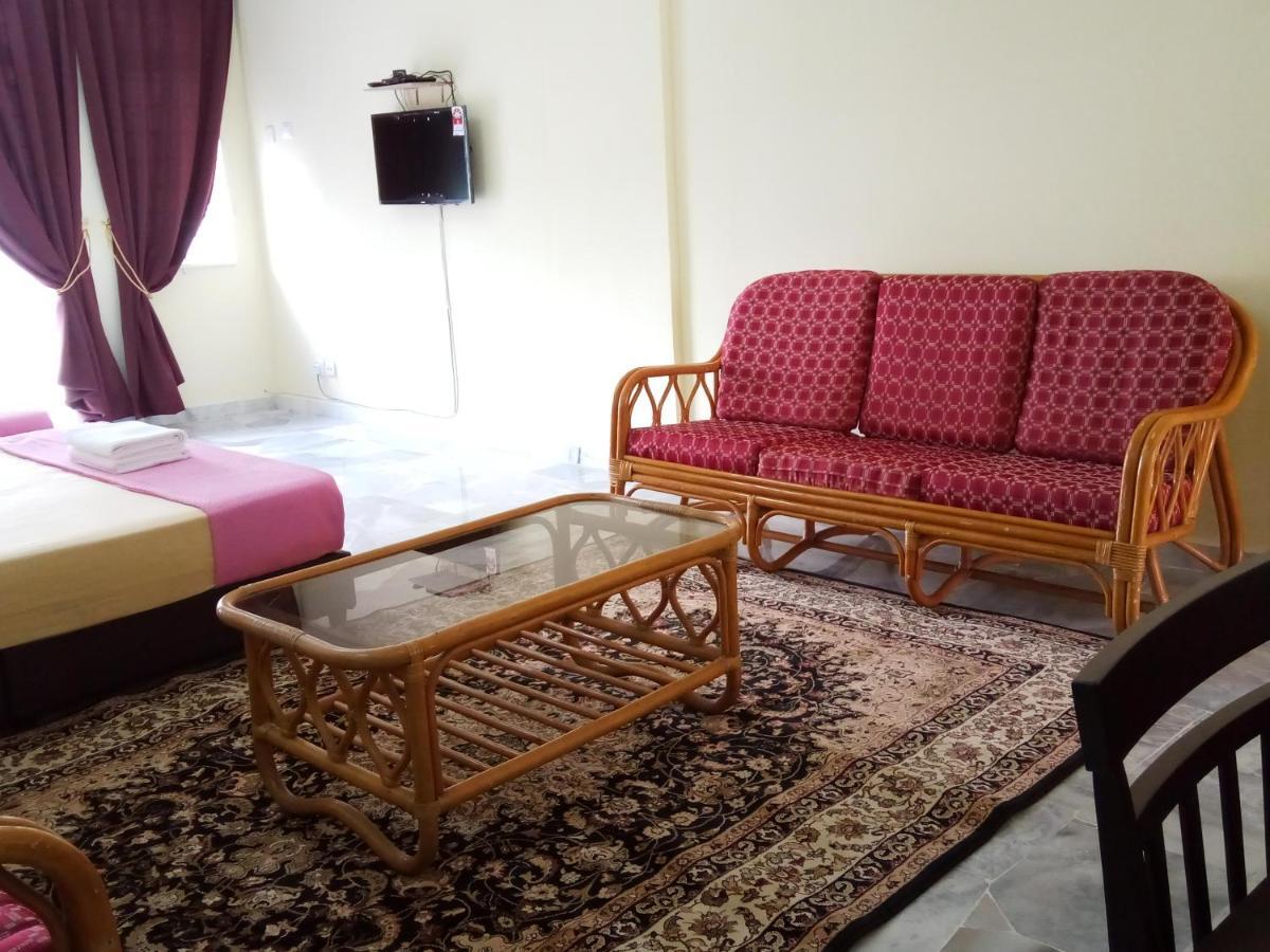 Aiman Homestay Порт-Диксон Экстерьер фото